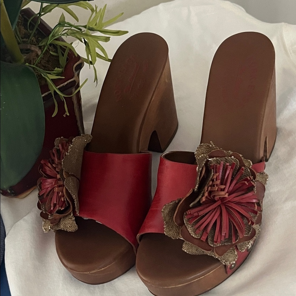 Kork Easy Sundance Heel Stylish Red Floral Women's Clogs - Picture 3 of 8